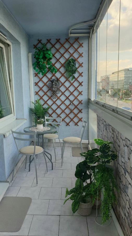 Cozy Apartment Btw Centre And Airport - Private Host - No Invoice ブラチスラヴァ エクステリア 写真