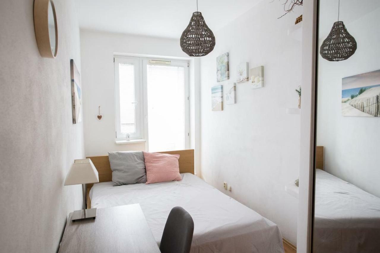 Cozy Apartment Btw Centre And Airport - Private Host - No Invoice ブラチスラヴァ エクステリア 写真