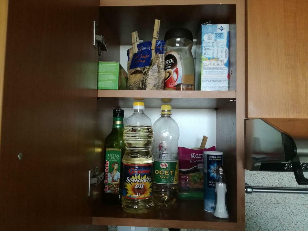 Cozy Apartment Btw Centre And Airport - Private Host - No Invoice ブラチスラヴァ エクステリア 写真